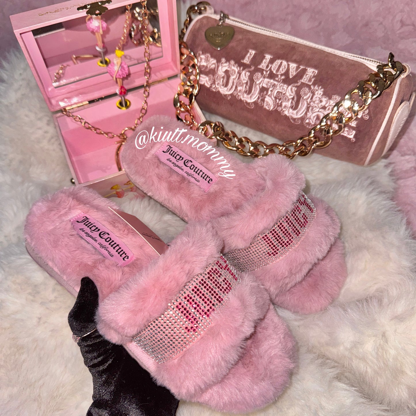 Juicy couture slippers🕯️.