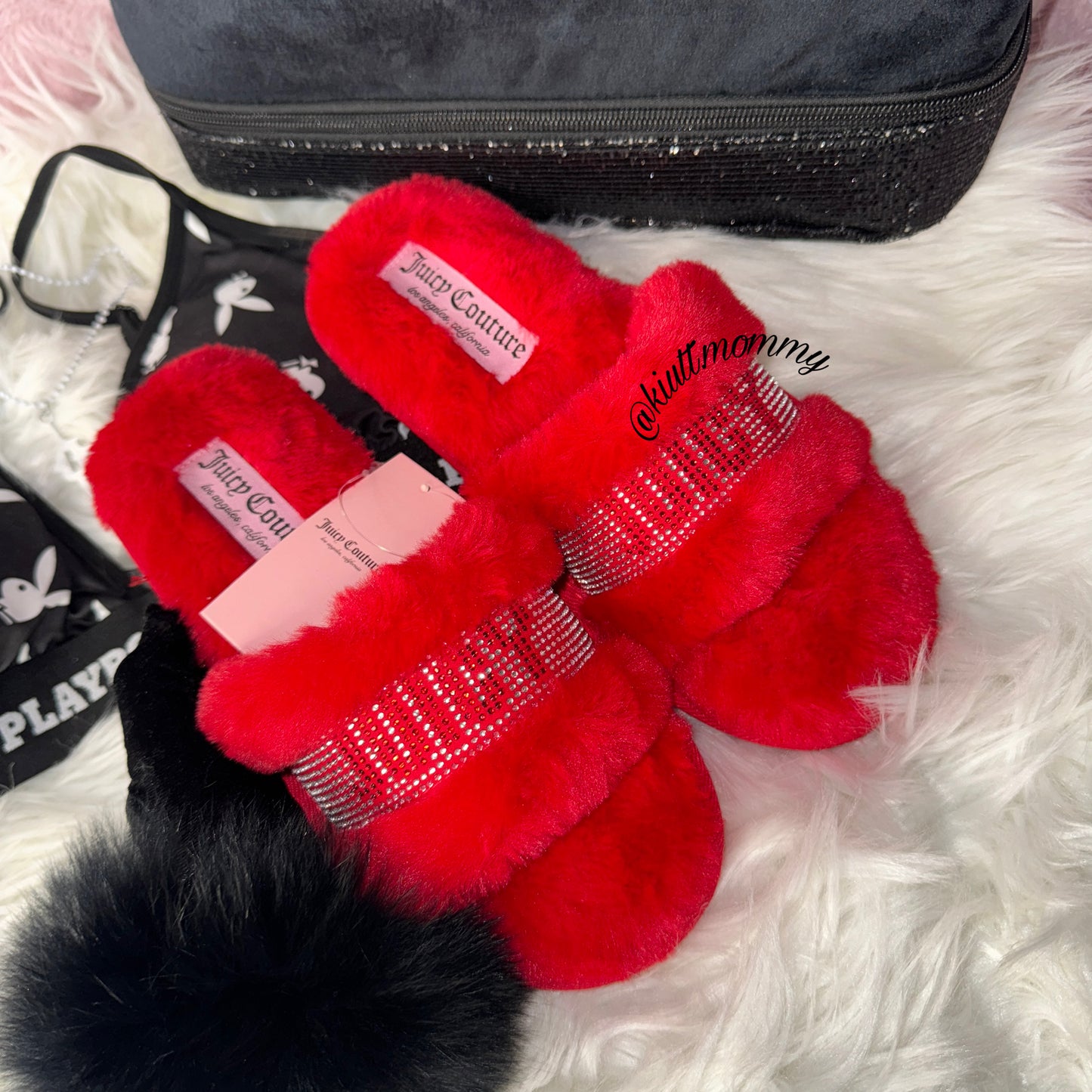 Juicy couture kiss me slippers💋 .