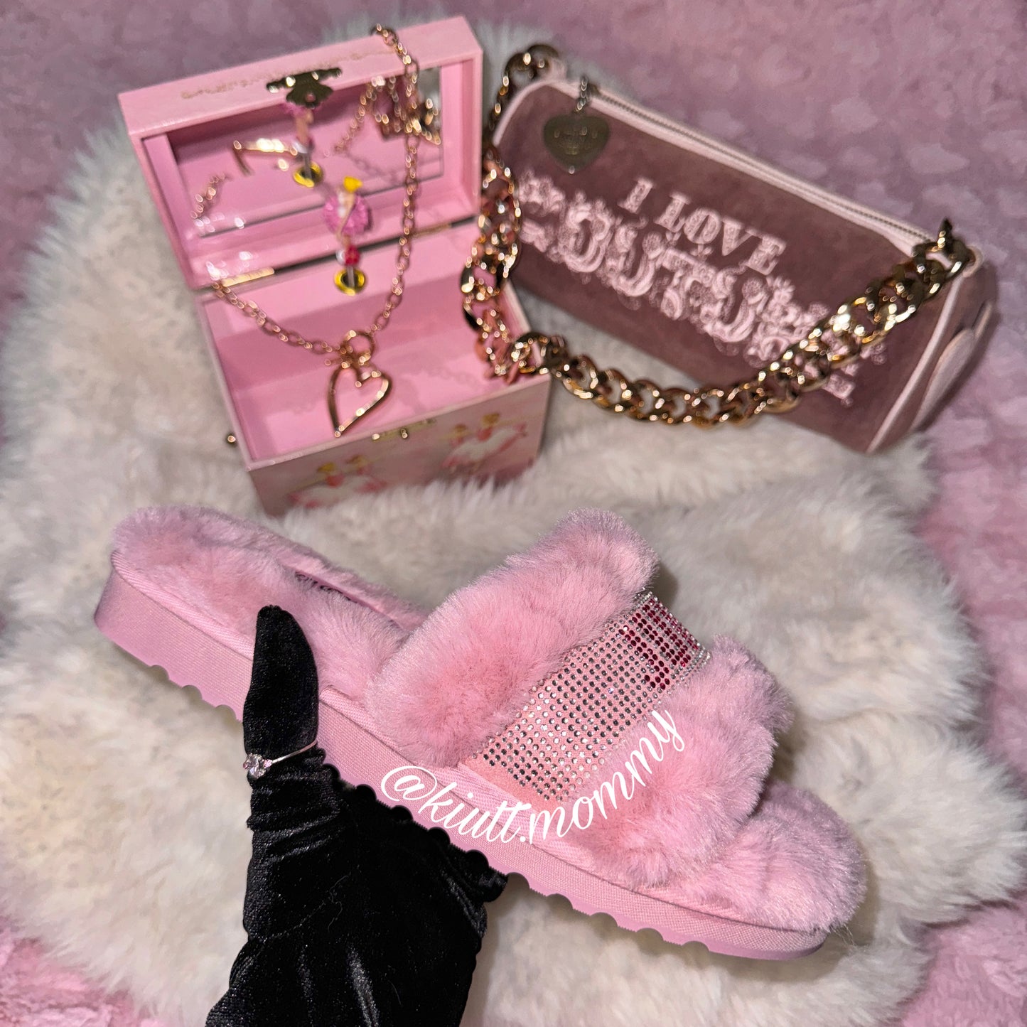 Juicy couture slippers🕯️.