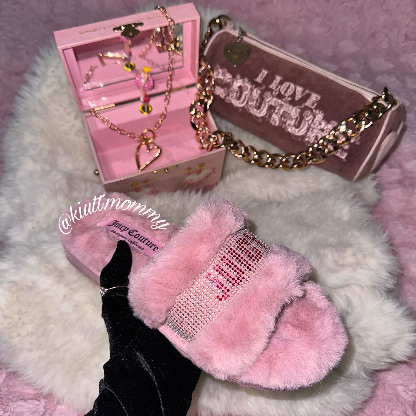 Juicy couture slippers🕯️.